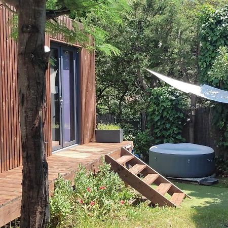Joli Studio Climatise Avec Jacuzzi Prive Et Entree Independante Фрежюс Экстерьер фото