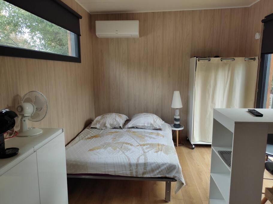 Joli Studio Climatise Avec Jacuzzi Prive Et Entree Independante Фрежюс Экстерьер фото